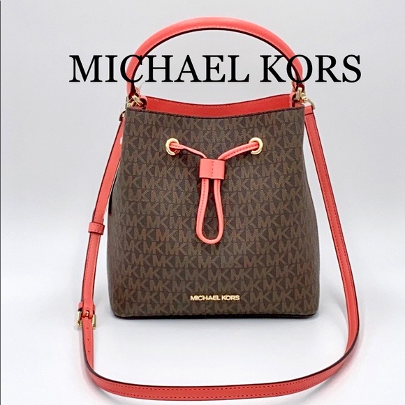 Michael Kors Handbags - MICHAEL KORS SURI MEDIUM BUCKET BAG
